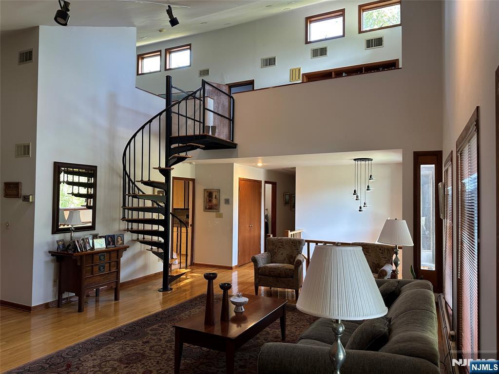 26 Daniel Court, Woodcliff Lake, NJ, 07677