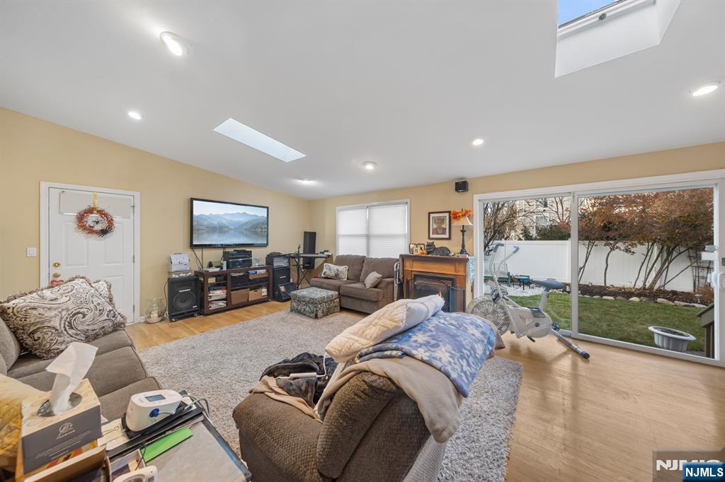 302 Howland Avenue — photo 18