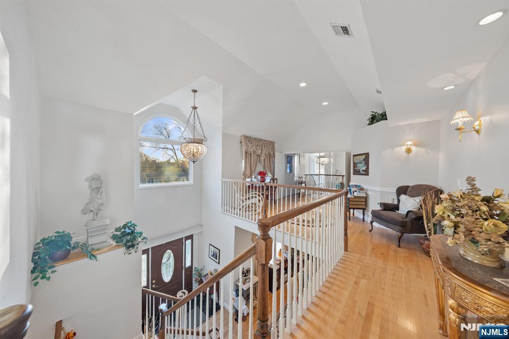 302 Howland Avenue — photo 20