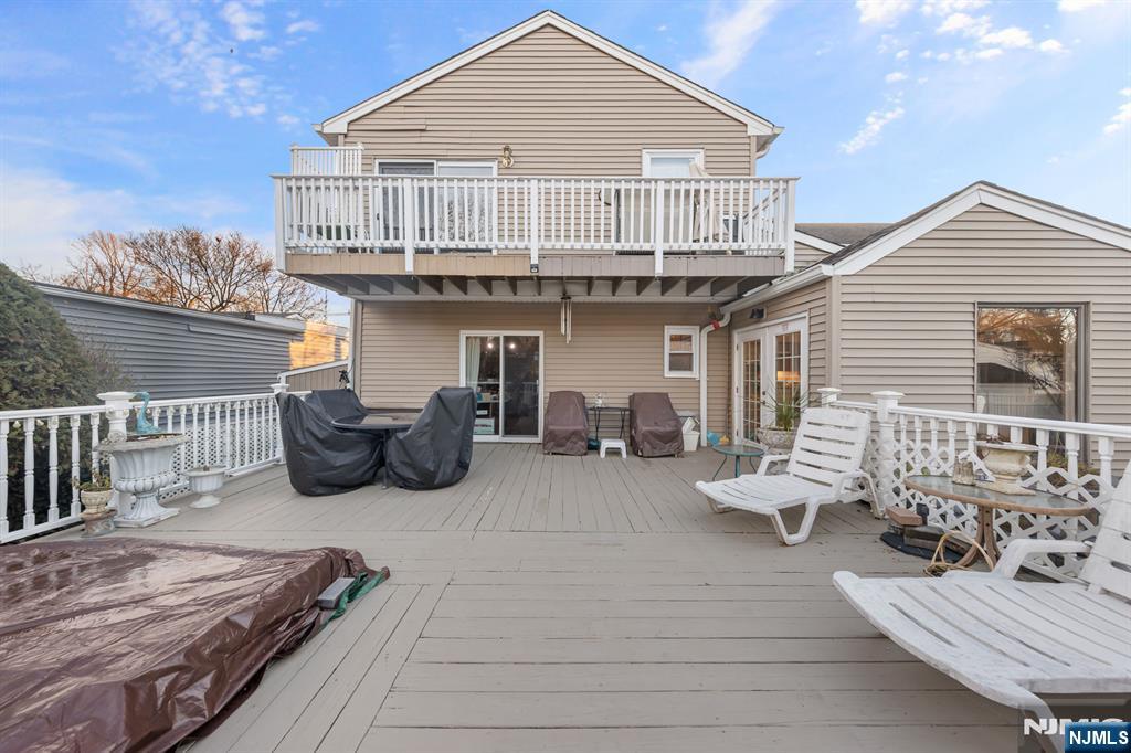 302 Howland Avenue — photo 38