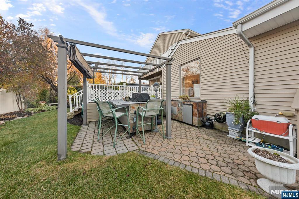 302 Howland Avenue — photo 42