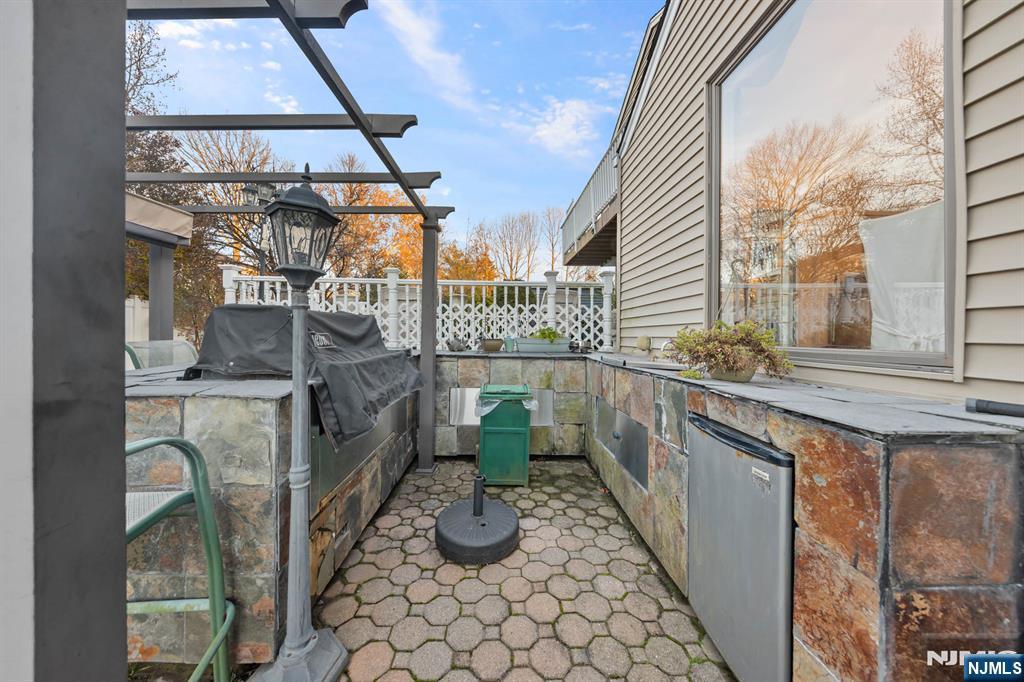 302 Howland Avenue — photo 44