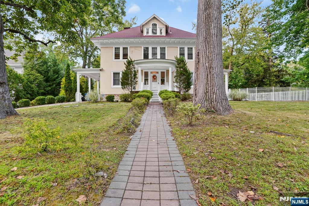 285 Maple Street - Photo 1