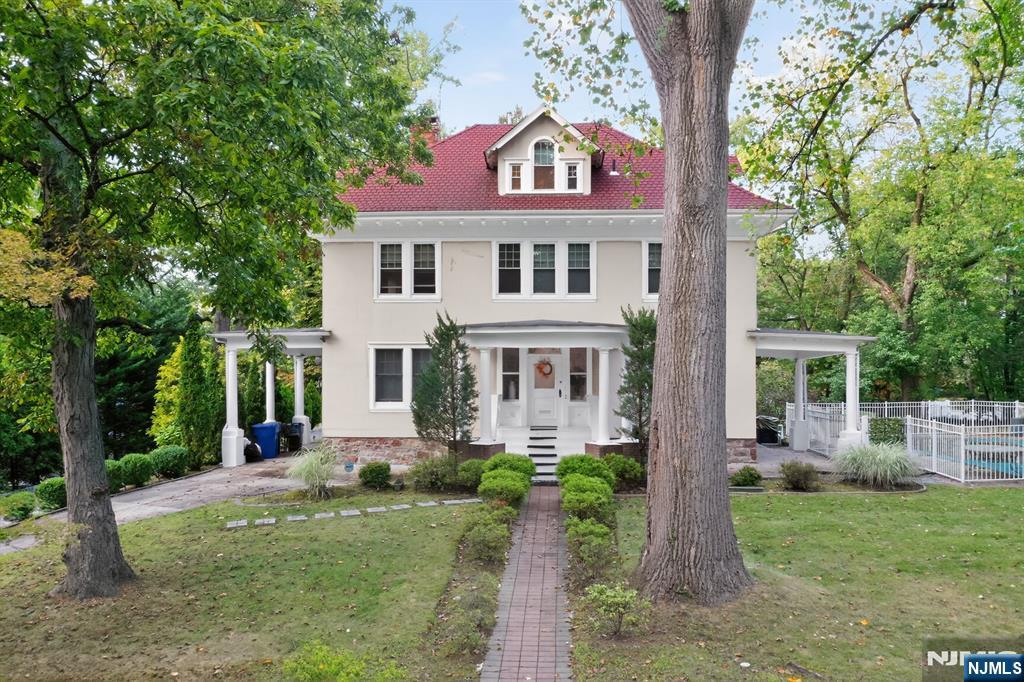 285 Maple Street - Photo 2