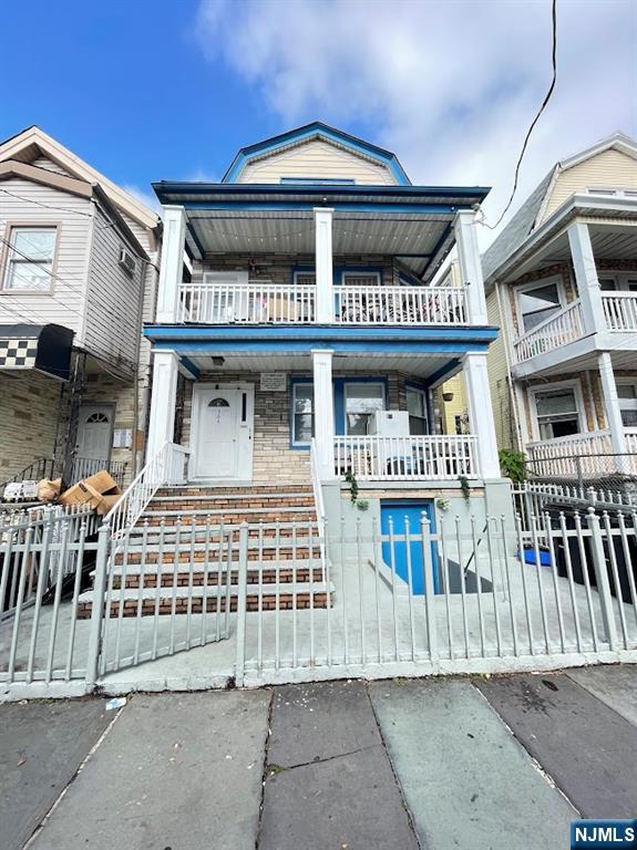 564 Broadway - Photo 1