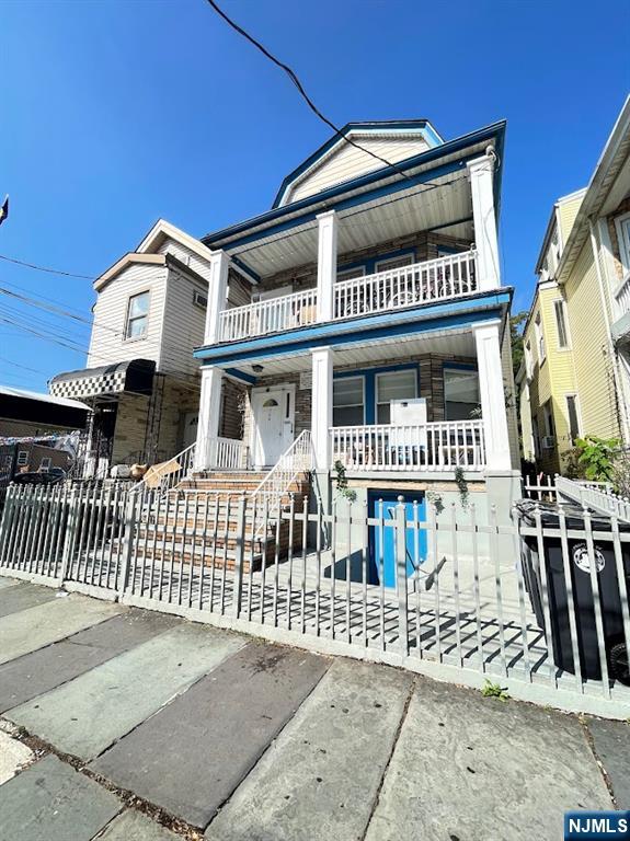 564 Broadway - Photo 2