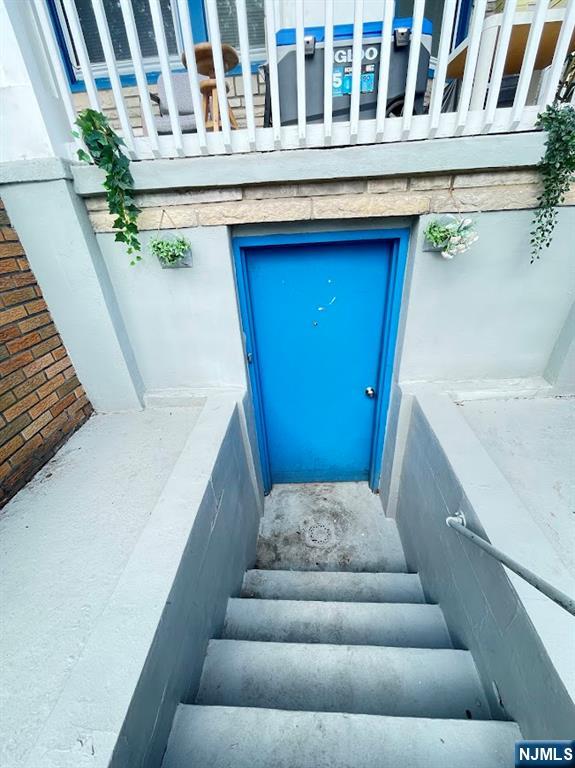 564 Broadway - Photo 3