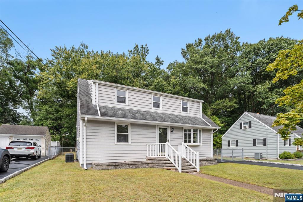 18 Farmingdale Avenue - Photo 2