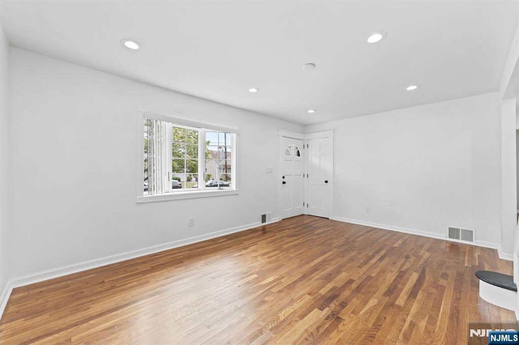 18 Farmingdale Avenue