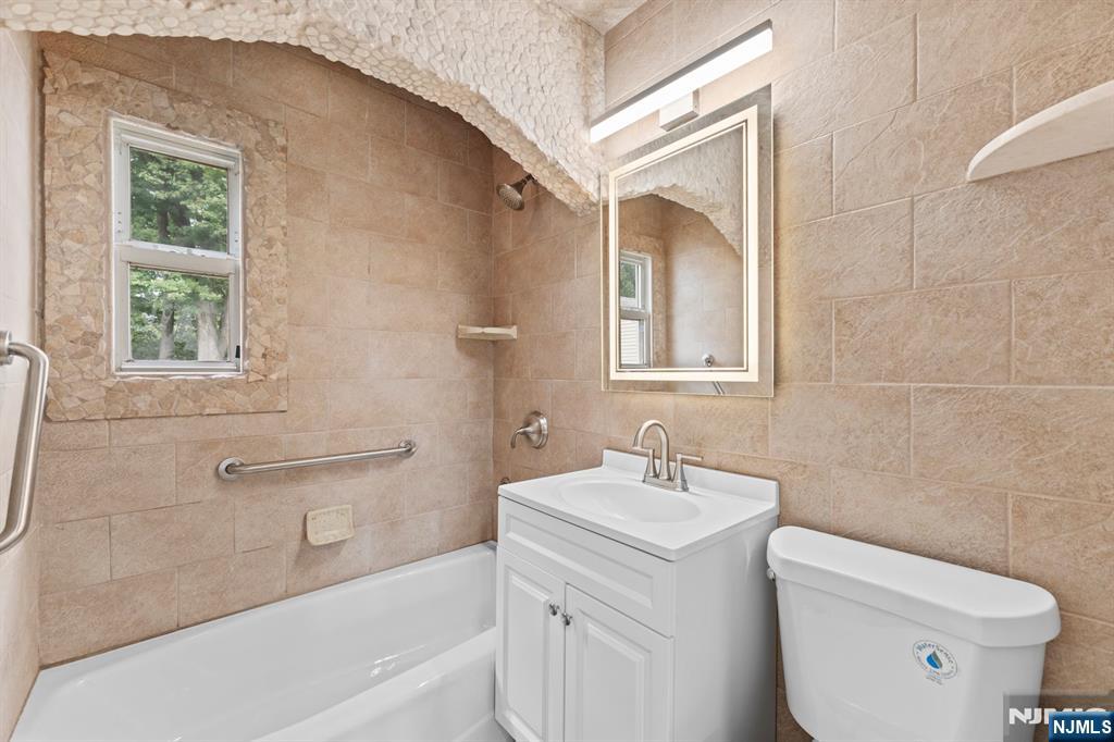 18 Farmingdale Avenue