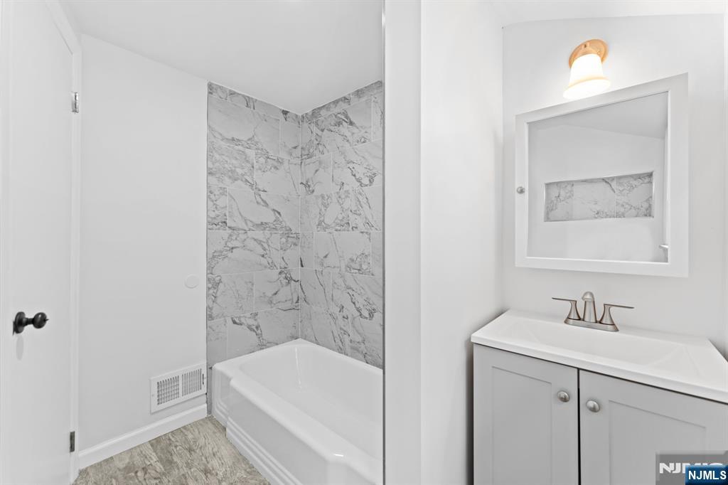 18 Farmingdale Avenue