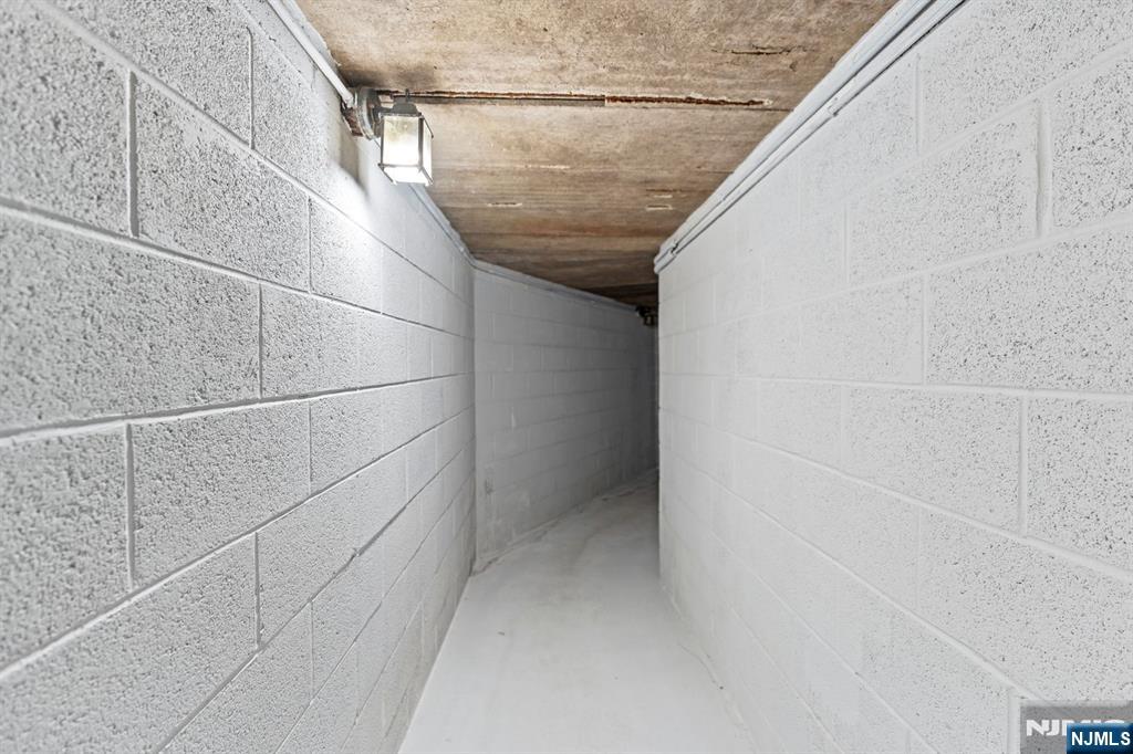 18 Farmingdale Avenue