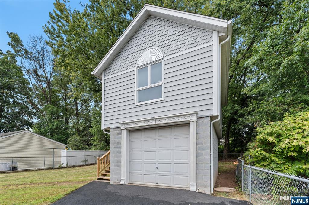 18 Farmingdale Avenue