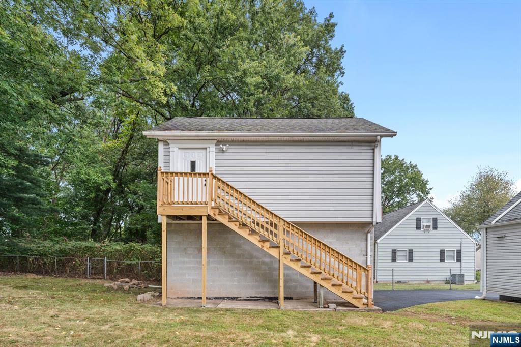 18 Farmingdale Avenue