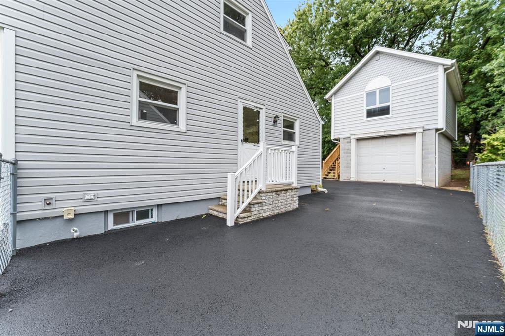 18 Farmingdale Avenue - Photo 5