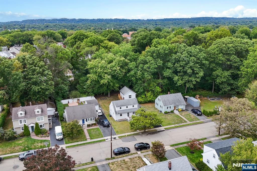 18 Farmingdale Avenue