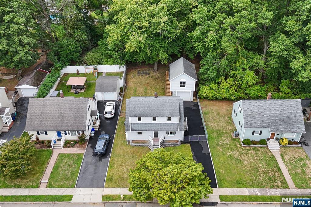 18 Farmingdale Avenue