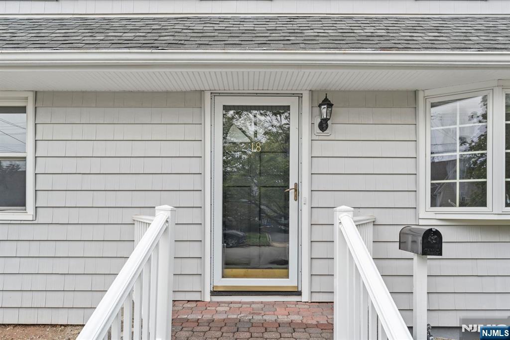 18 Farmingdale Avenue