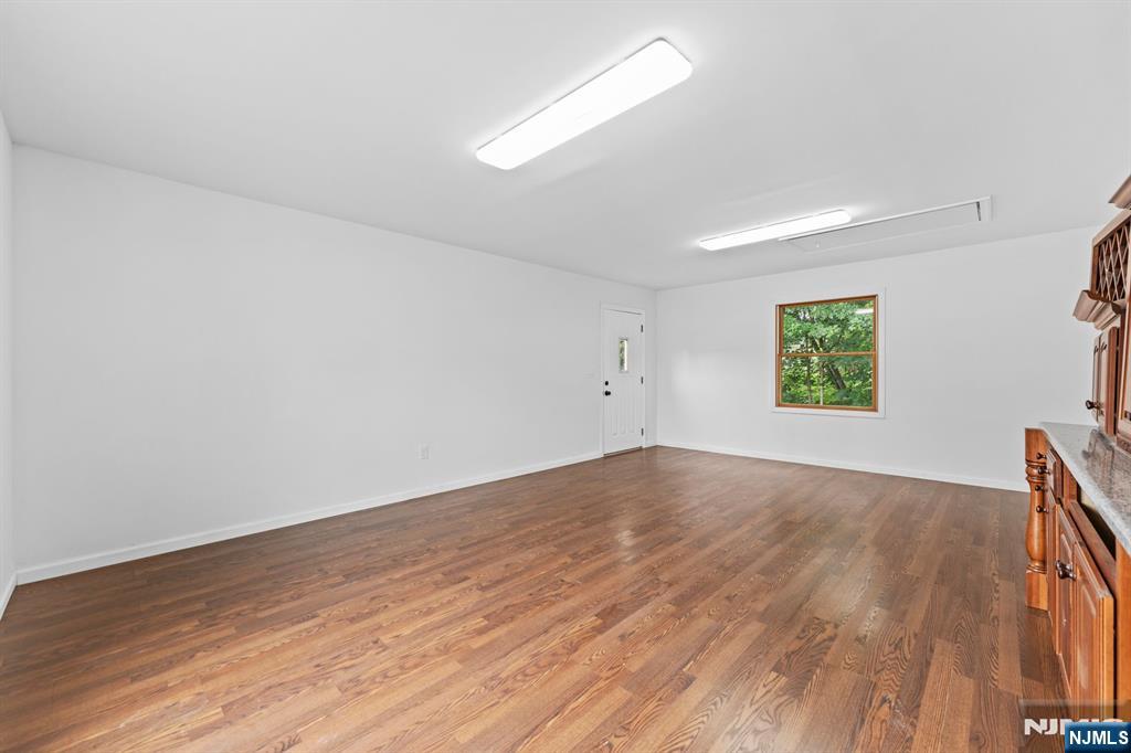 18 Farmingdale Avenue