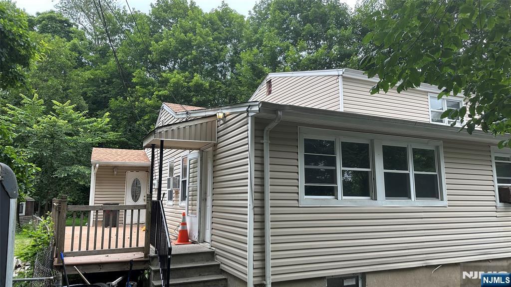 69 Riverside, Oakland, NJ 07436