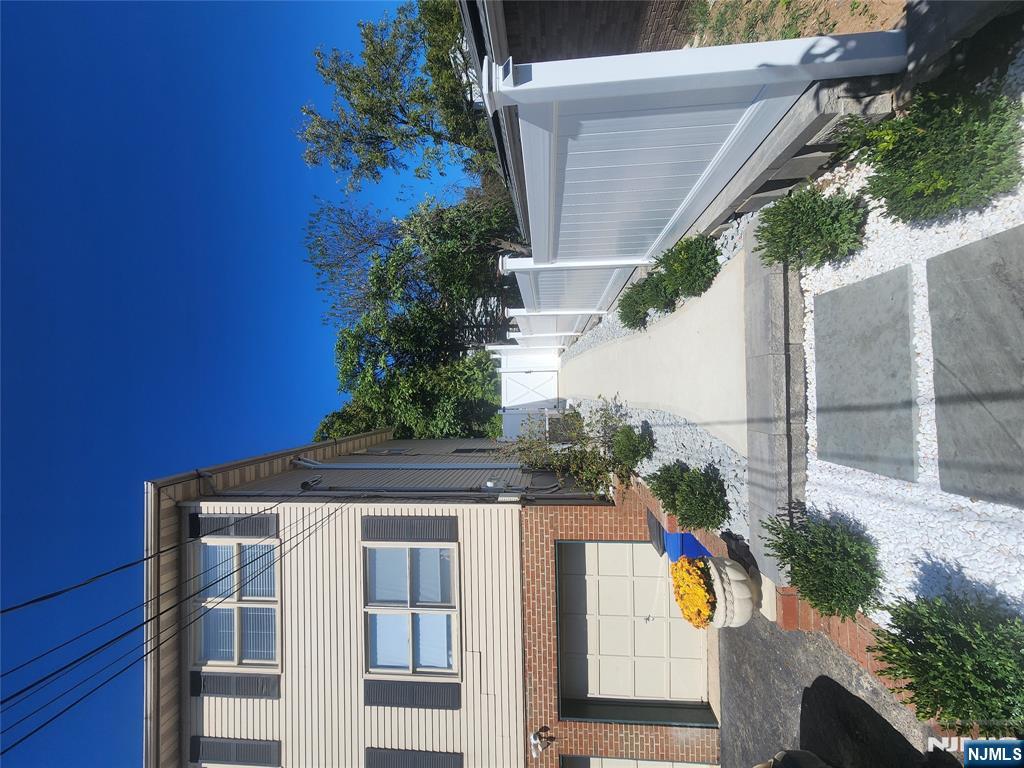 52 14th Street 2nd Floor - Photo 3