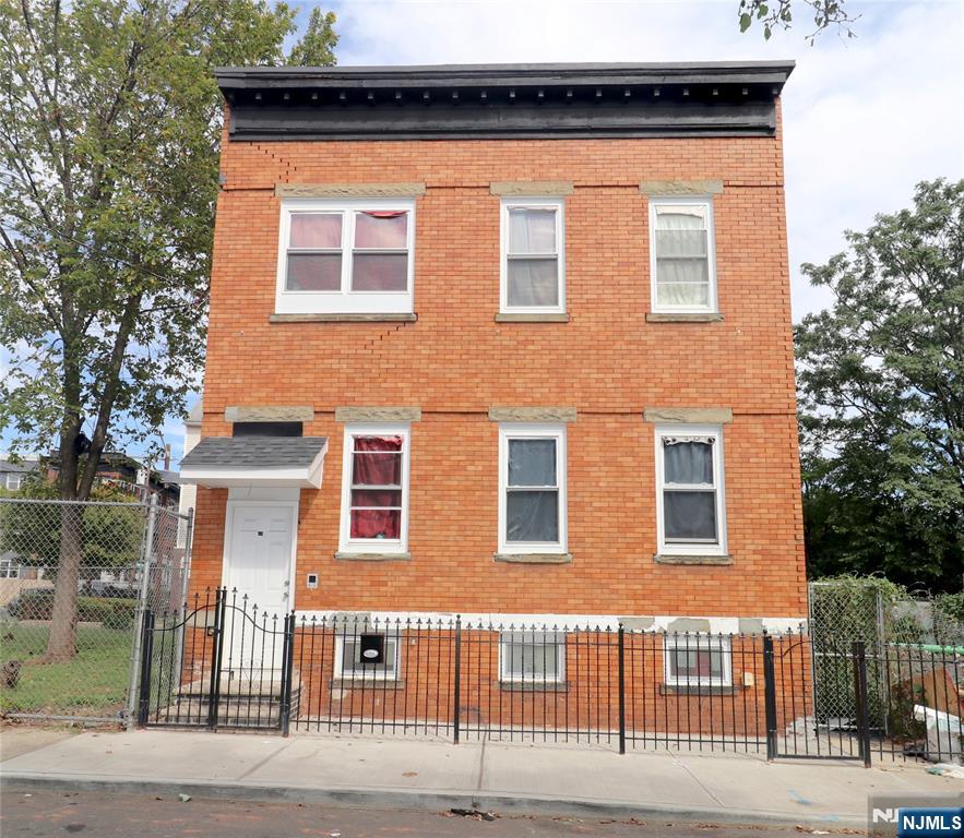 Homes for sale in Newark, NJ | 24 Parkhurst St, Newark, NJ 07114 | MLS# 25033146