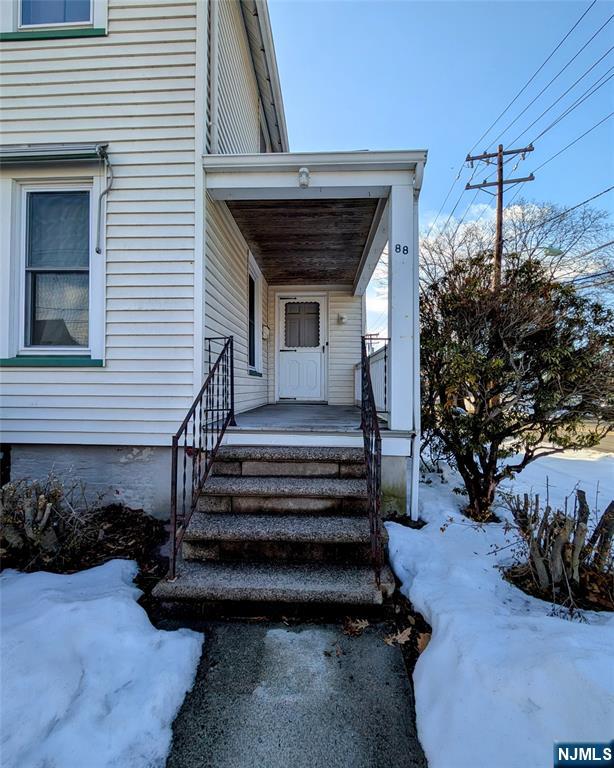 Dedicated porch entryway