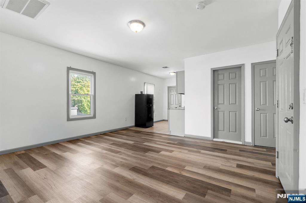 143 Valley Road 2L - Photo 2