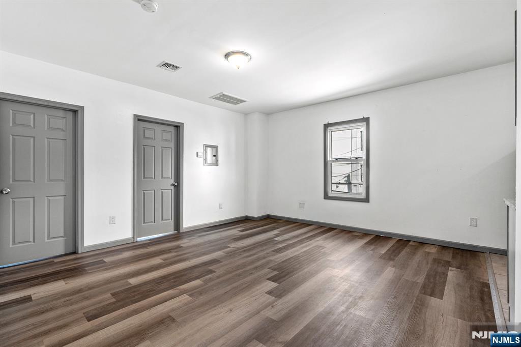 143 Valley Road 2L - Photo 5