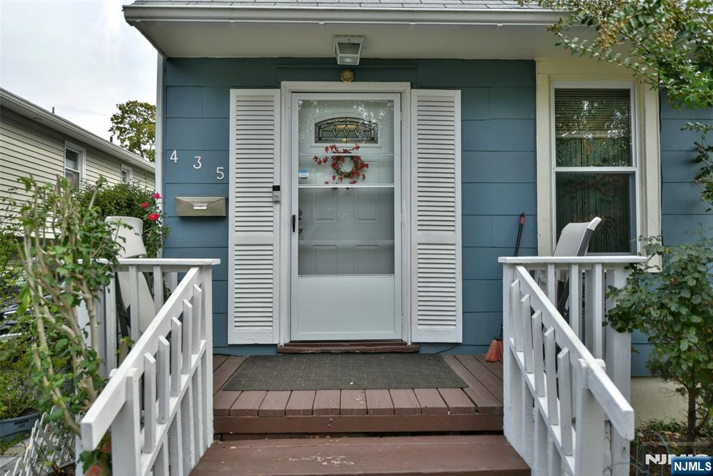 435 Northern Parkway - Photo 2