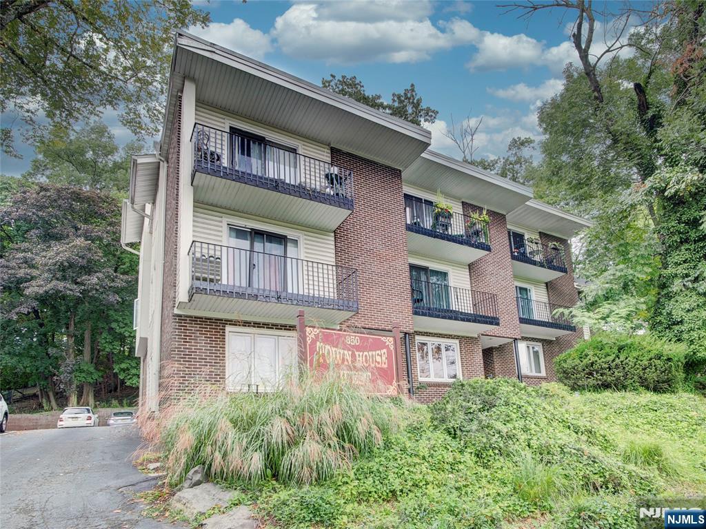 850 Bloomfield Avenue A3 - Photo 1