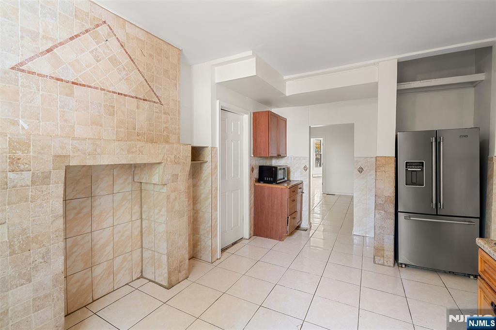 245 Summer Avenue - Photo 2