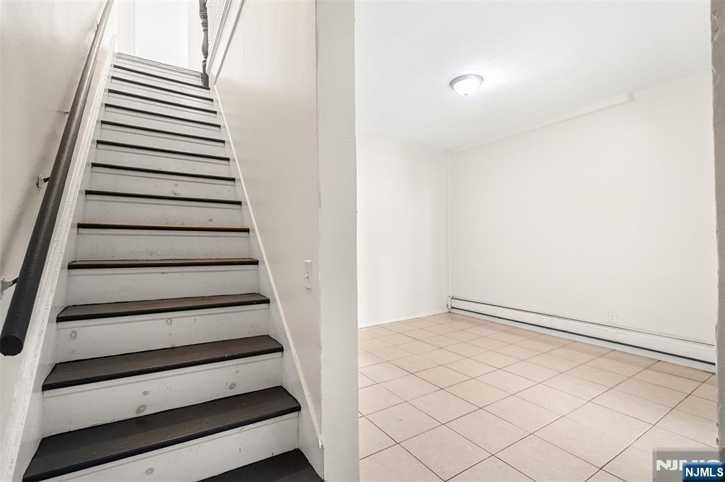 245 Summer Avenue - Photo 4