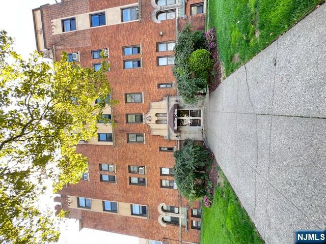 303 Hamilton Place D4