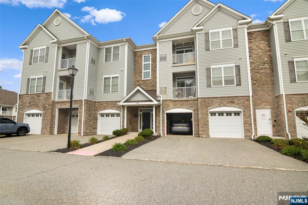 43 Elston Court 301 - Photo 1