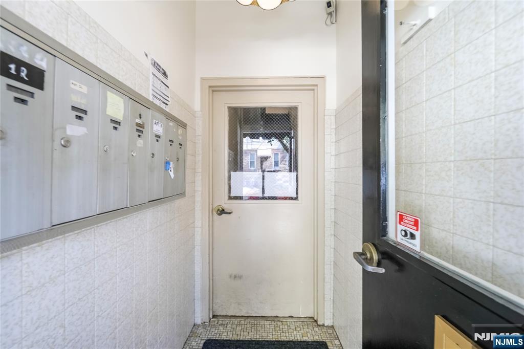 523 Adams Street 5 - Photo 4