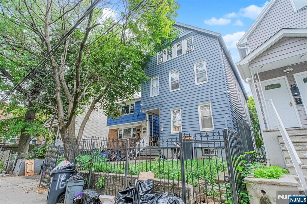 16 Alexander Street - Photo 2