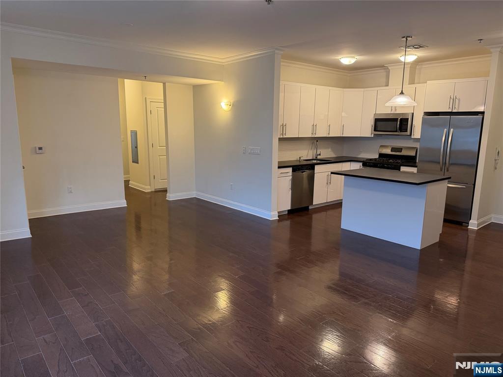 2001 Hudson UNIT 404, Fort Lee, NJ, 07024