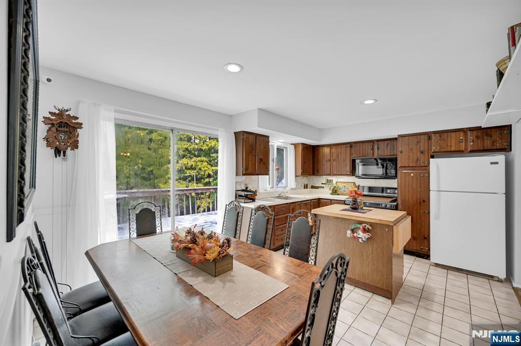 92 Lakeview Terrace, Oakland, NJ, 07436