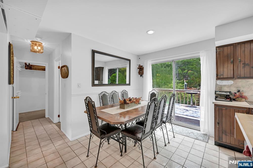 92 Lakeview Terrace, Oakland, NJ, 07436