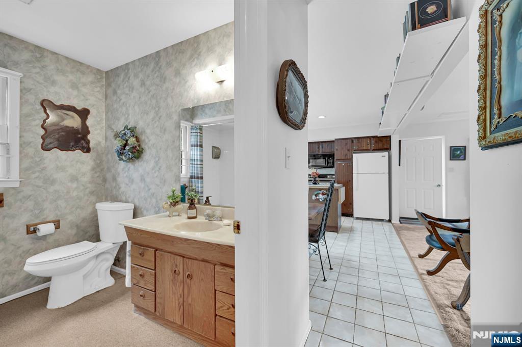 92 Lakeview Terrace, Oakland, NJ, 07436