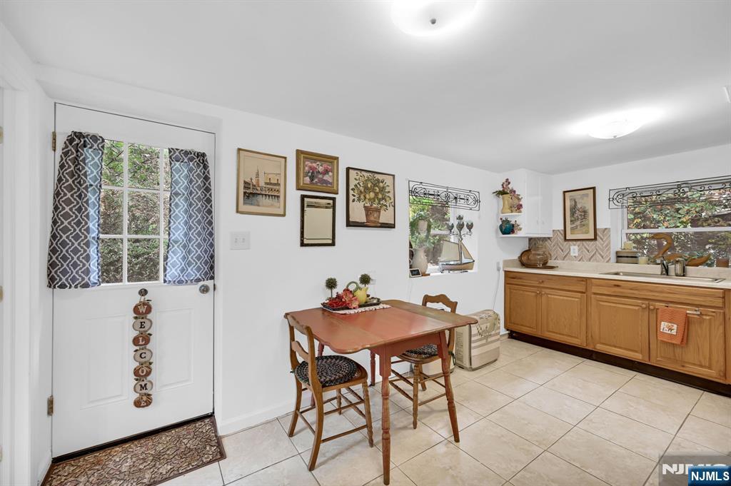 92 Lakeview Terrace, Oakland, NJ, 07436