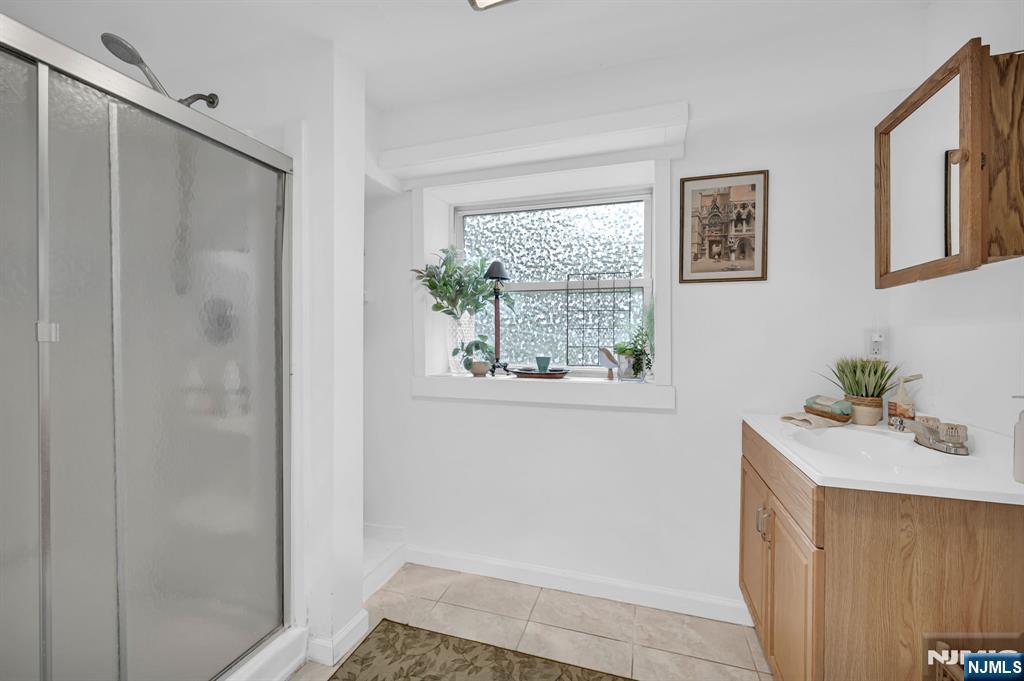 92 Lakeview Terrace, Oakland, NJ, 07436