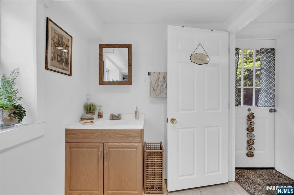 92 Lakeview Terrace, Oakland, NJ, 07436