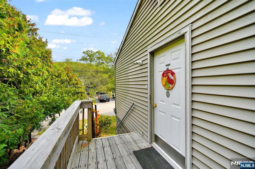 92 Lakeview Terrace, Oakland, NJ, 07436