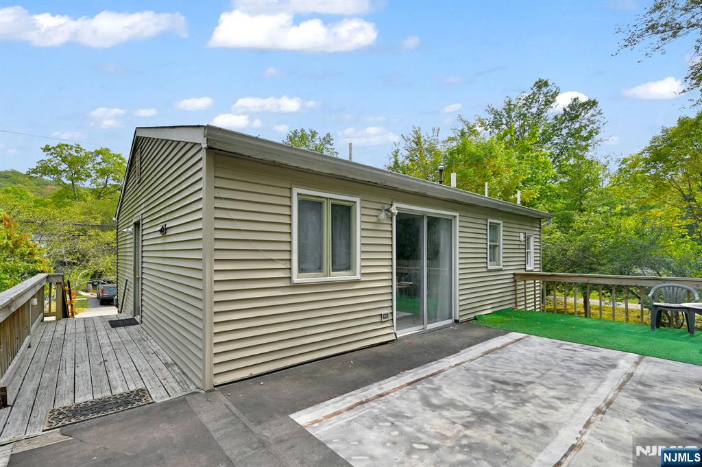 92 Lakeview Terrace, Oakland, NJ, 07436