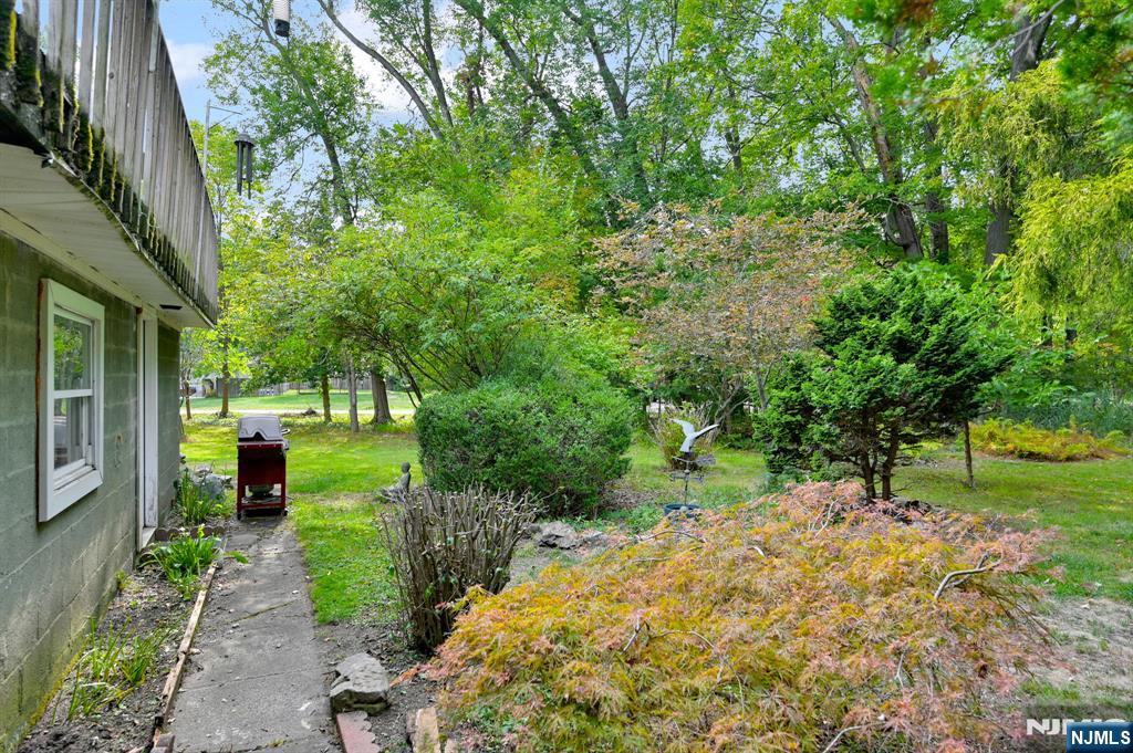 92 Lakeview Terrace, Oakland, NJ, 07436