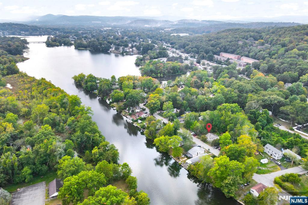 92 Lakeview Terrace, Oakland, NJ, 07436