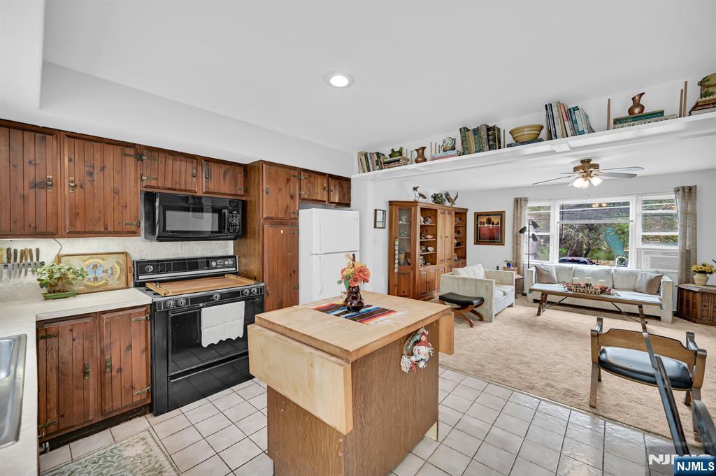 92 Lakeview Terrace, Oakland, NJ, 07436