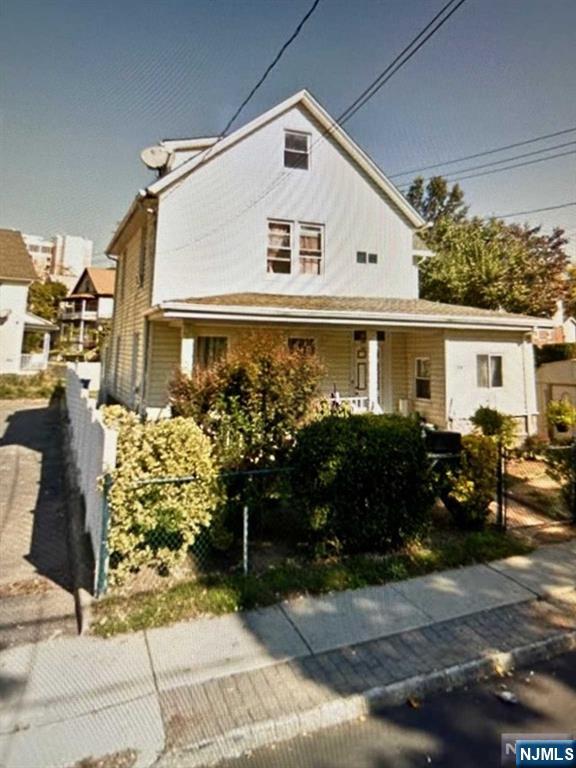 15 W Hamilton Ave, Englewood, NJ 07631
